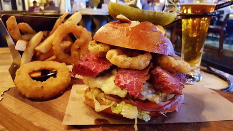 famous burgers in las vegas